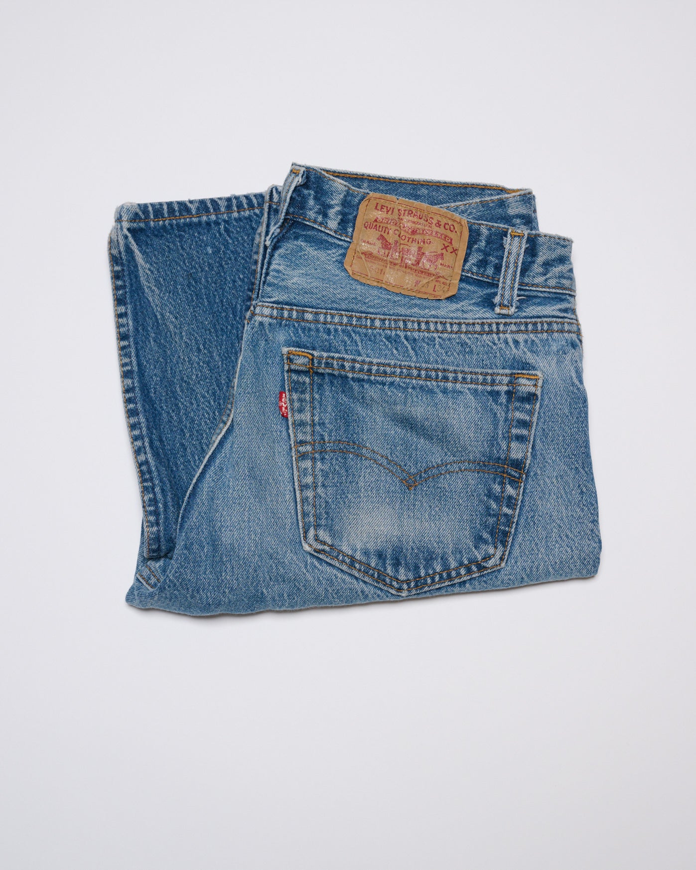 MID WASH 501 VINTAGE LEVI'S | 33 X 34