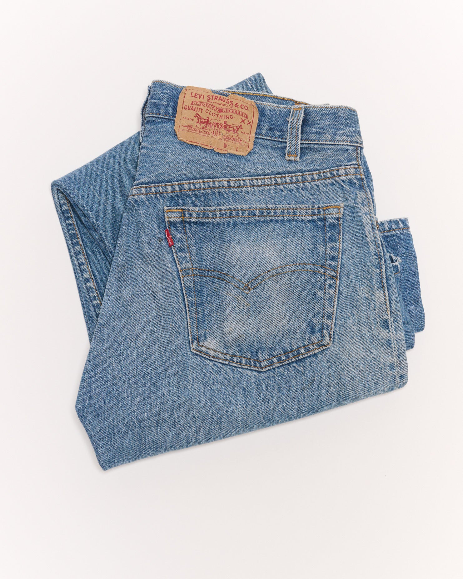 MID WASH 501 VINTAGE LEVI'S | 32 x 32