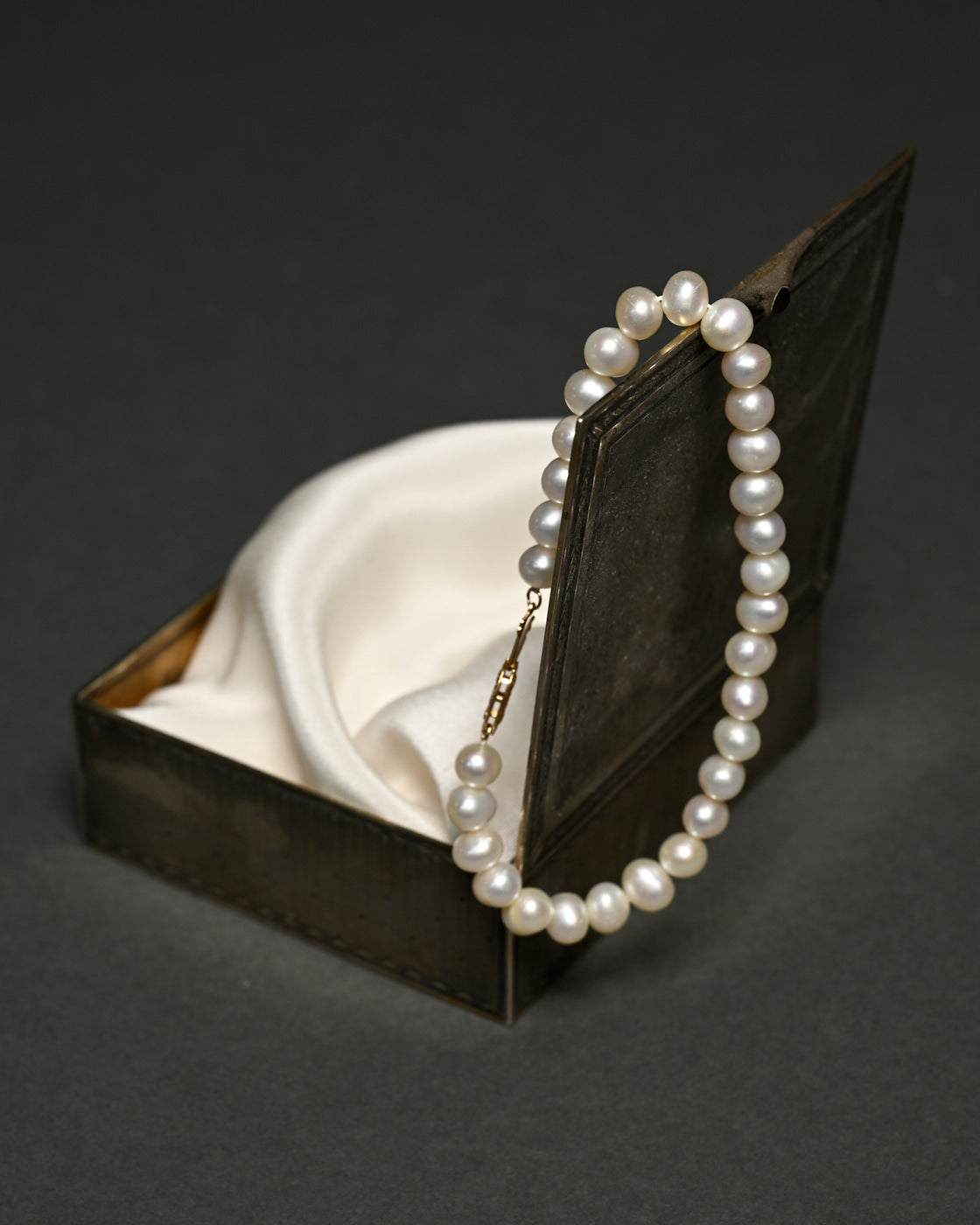 CLASSIC WHITE PEARL BRACELET