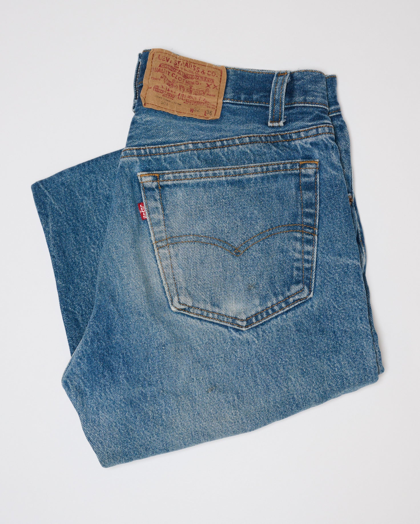MID WASH 501 VINTAGE LEVI'S | 32 X 36