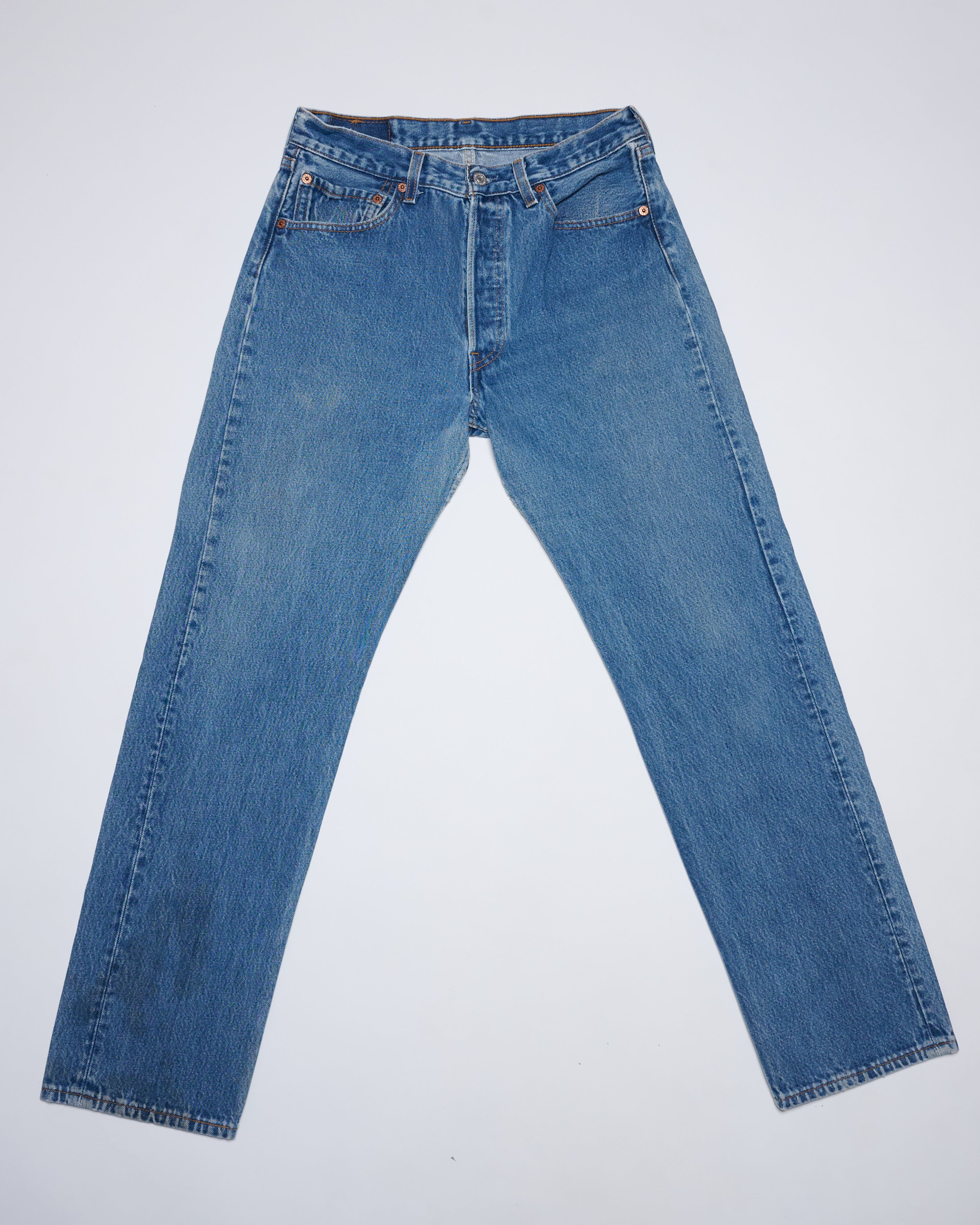 MID WASH 501 VINTAGE LEVI'S | 32 X 32