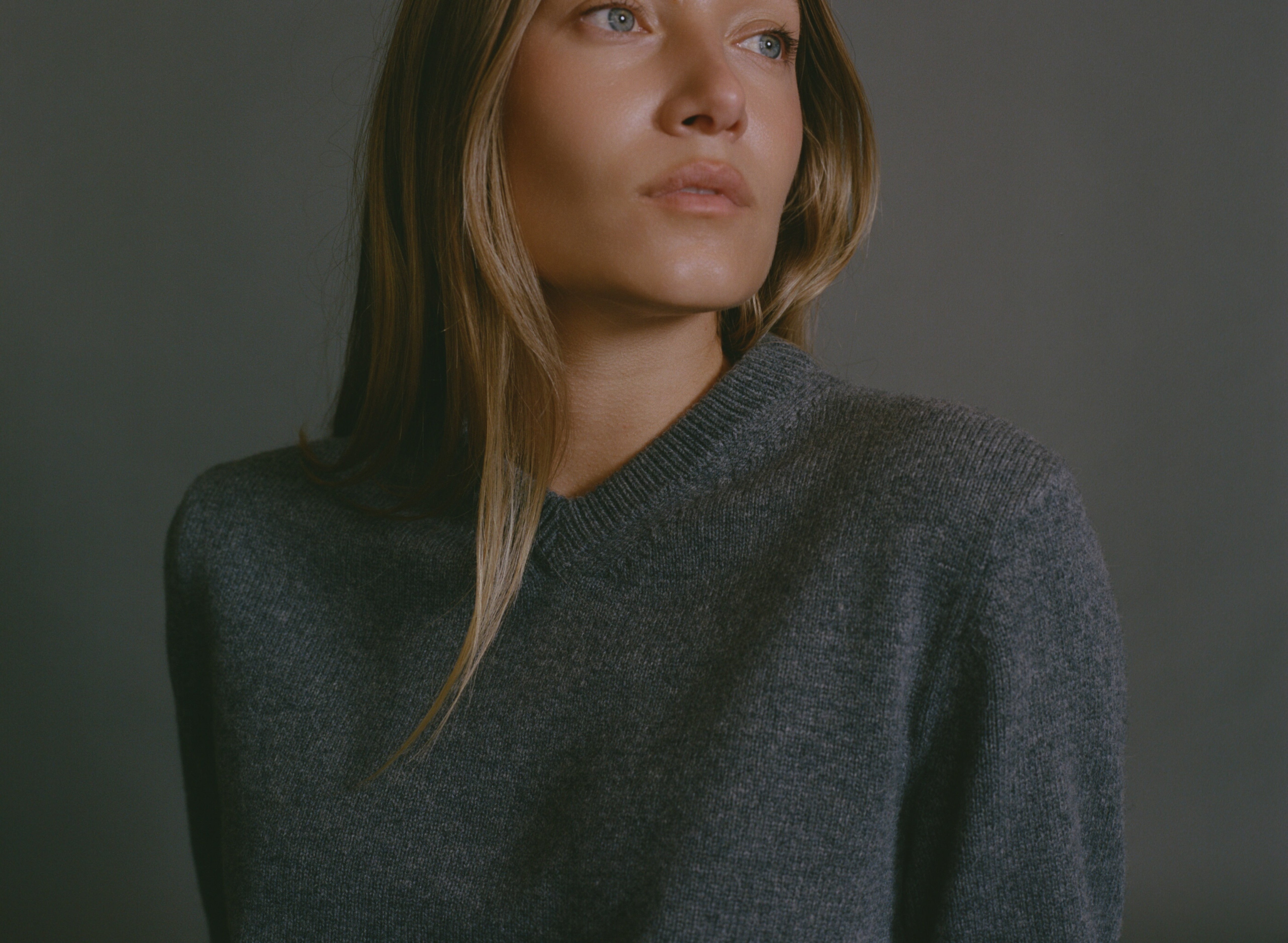 RLT V-NECK SWEATER - FOG