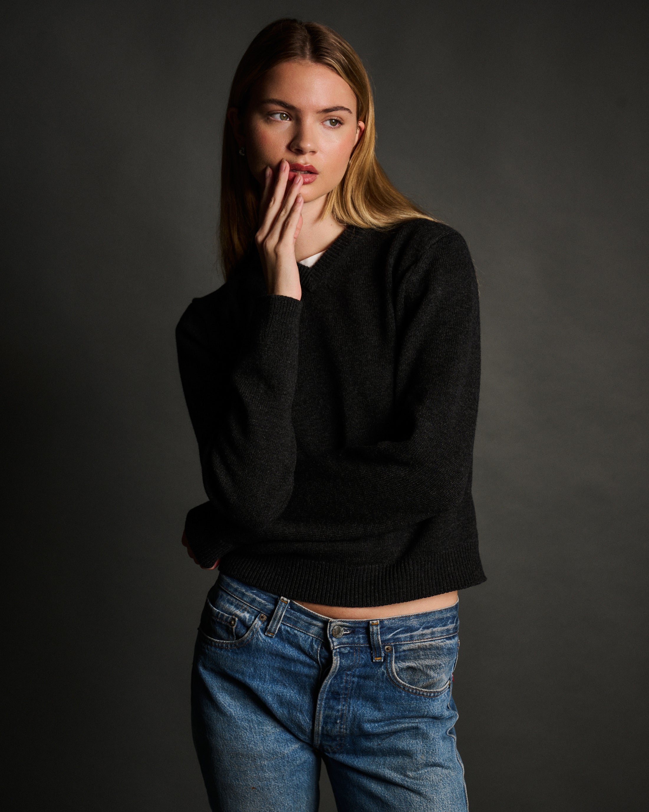 RLT V-NECK SWEATER - CHARCOAL