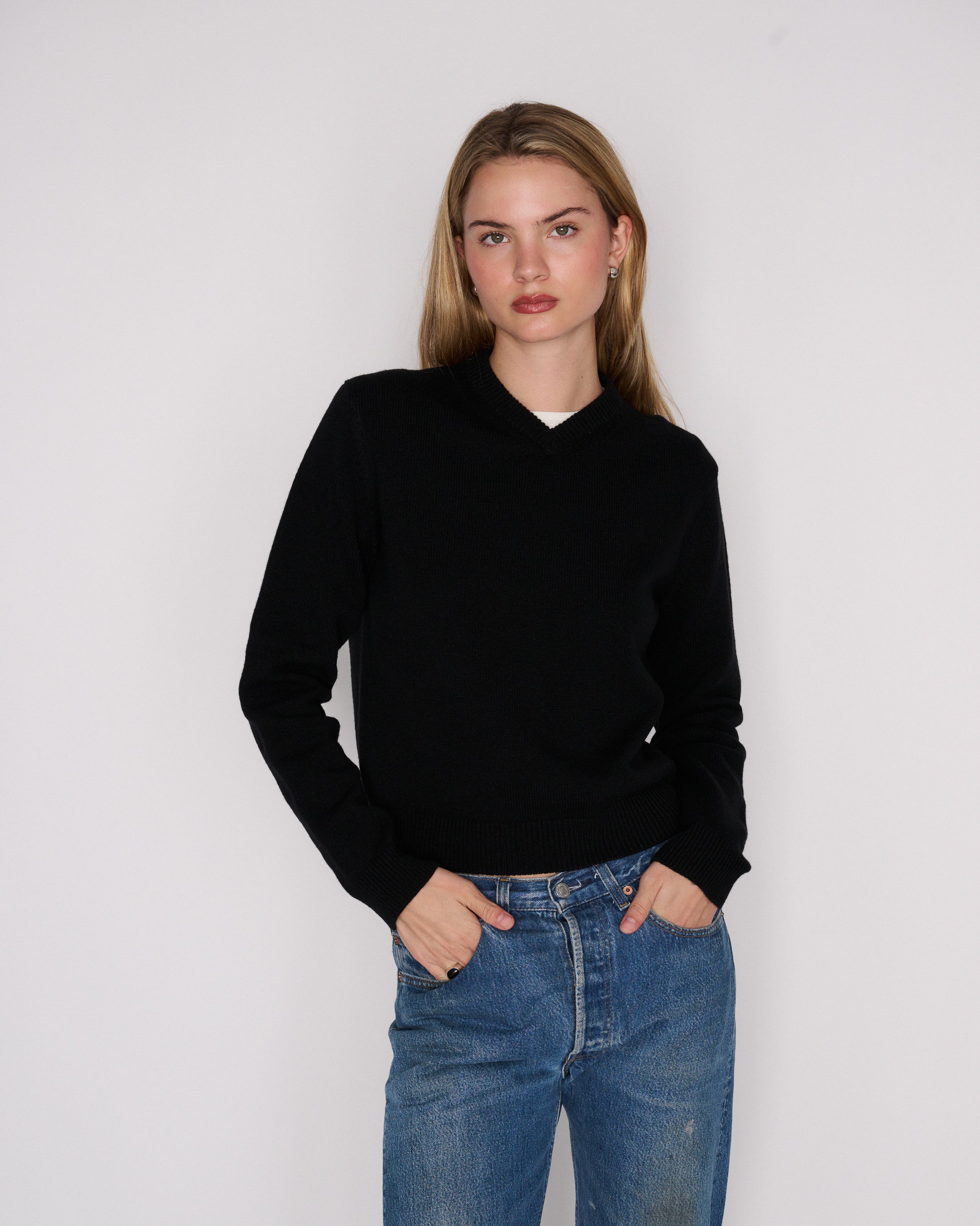 RLT V NECK SWEATER - BLACK